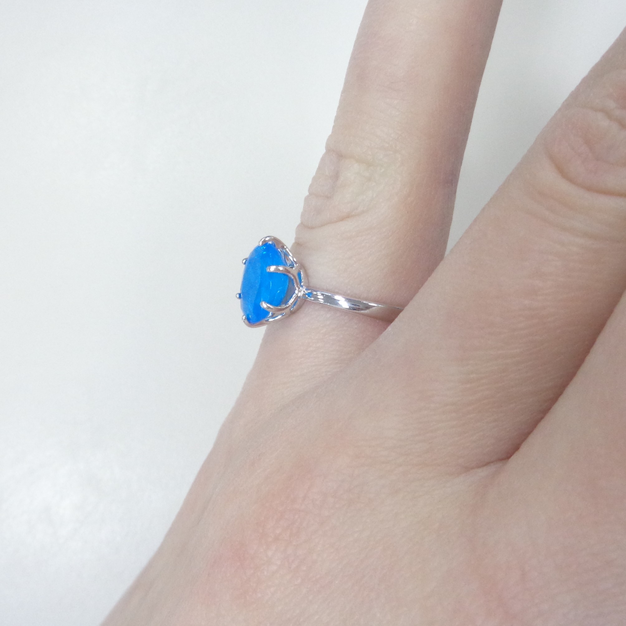 Серебряное кольцо с голубым опалом